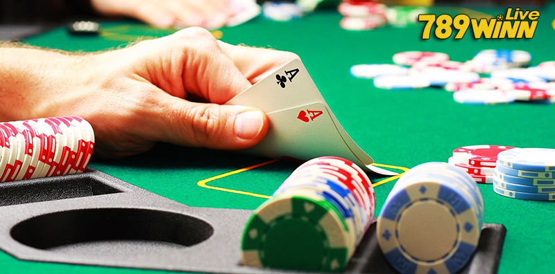 Luật chơi trong Poker giống với nhiều bộ môn bài khác